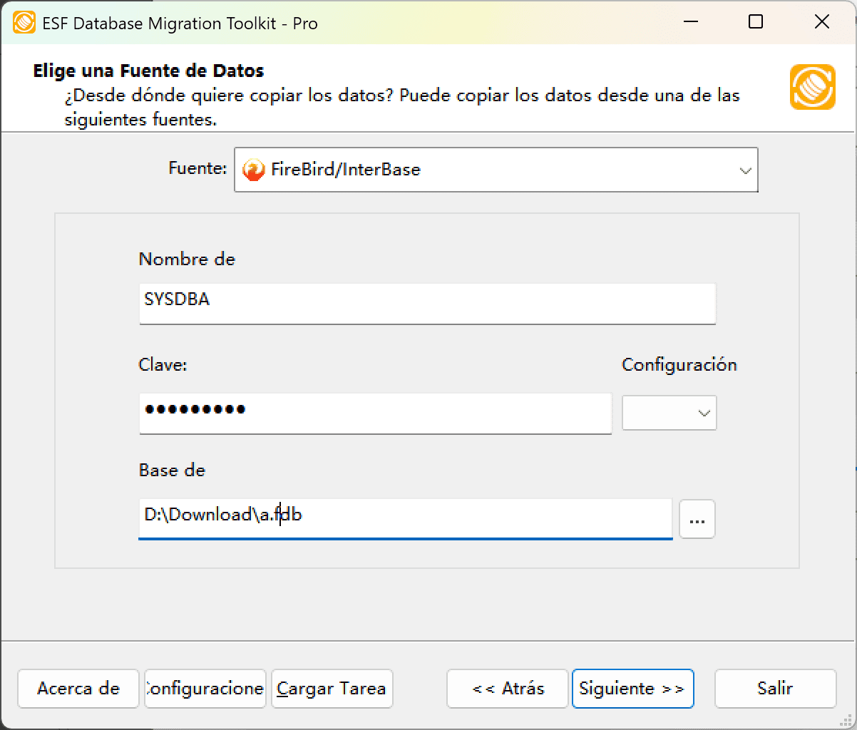 Diálogo de configuración de conexión Firebird/InterBase mostrando campos de autenticación, menú desplegable de juego de caracteres y controles de ubicación de la base de datos