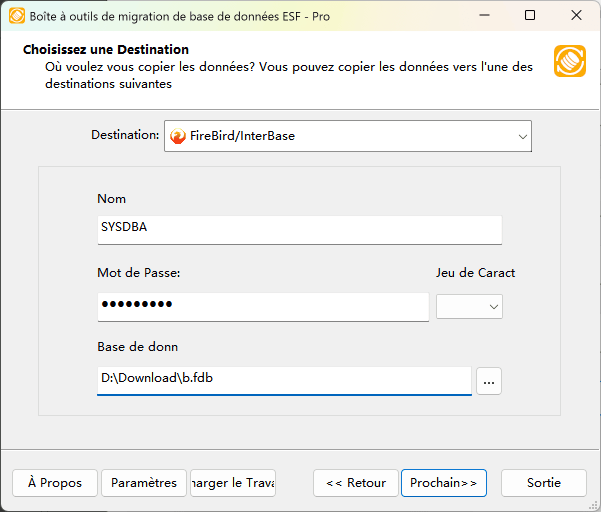 Boîte de dialogue de configuration Firebird/InterBase montrant les champs d'authentification, la liste déroulante de jeu de caractères et les contrôles d'emplacement de base de données